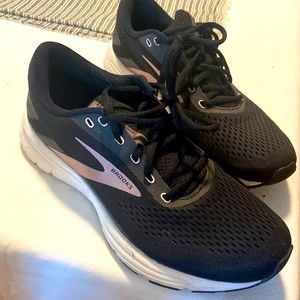 Brooks Size 9 Women’s running shoes